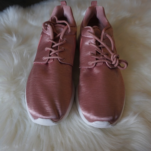 rose pink nike shoes